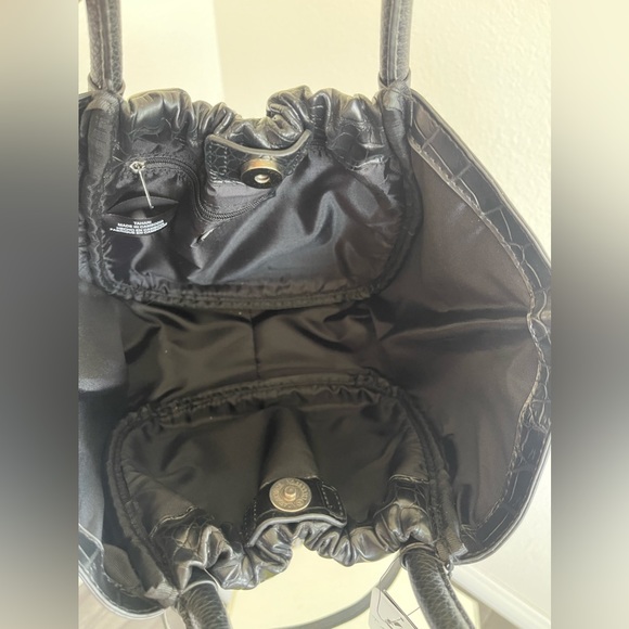 🌼VEGAN LEATHER Black Crossbody Bag🌸 - Picture 6 of 7